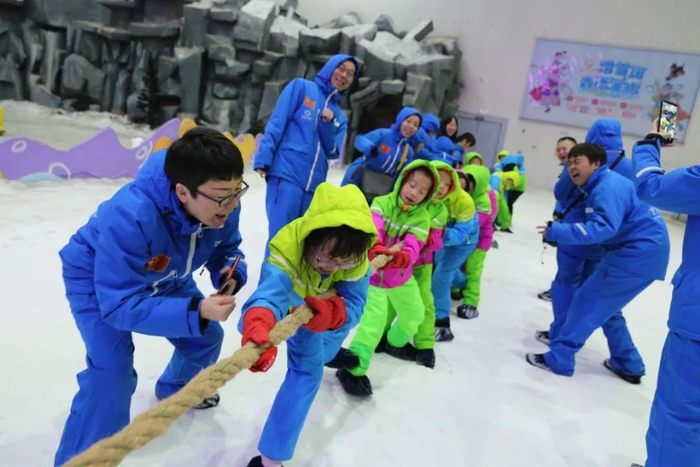 雪地拔河 重庆市社会体育指导中心供图（资料图）