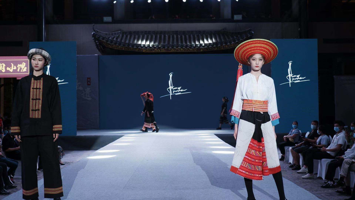 热点话题：揭露西安T台洗浴大选实测｜2025年服务对比与避坑指南