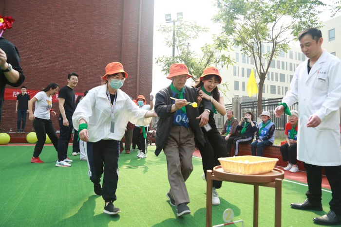 ▲随园在疫情期间组织的户外趣味运动会