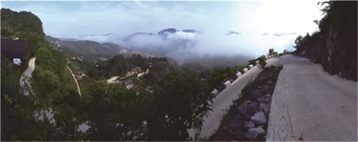 修到云层上的岩头村公路 吕德仁 摄