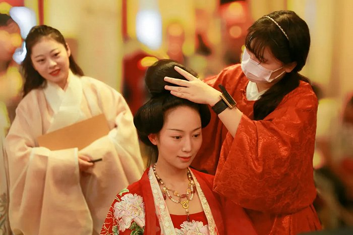 参加华服日活动的后台