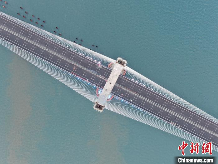     福平铁路平潭海峡公铁大桥航拍。　胡鹏　摄