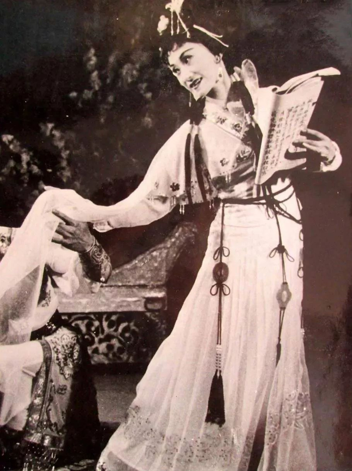 △陈爱莲饰演林黛玉