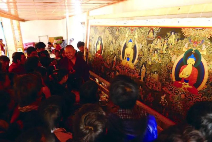 嘉阳乐住老师在非遗传习所讲解唐卡