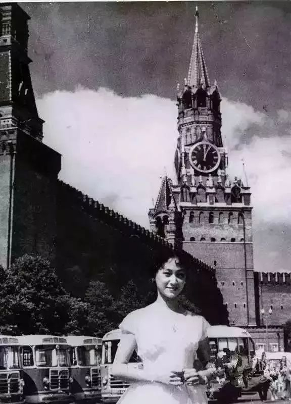 △1962年陈爱莲获金奖后途径莫斯科留影