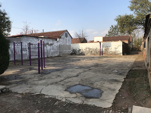  张庄村的一处操场，洋洋曾经在这里跳过几次广场舞。澎湃新闻记者沈文迪 图