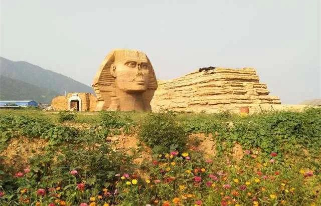 ▲ 山寨“狮身人面像”
