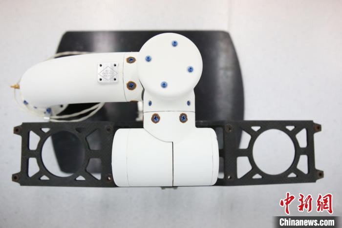 用于嫦娥五号探测器的全景相机转台。中科院 供图