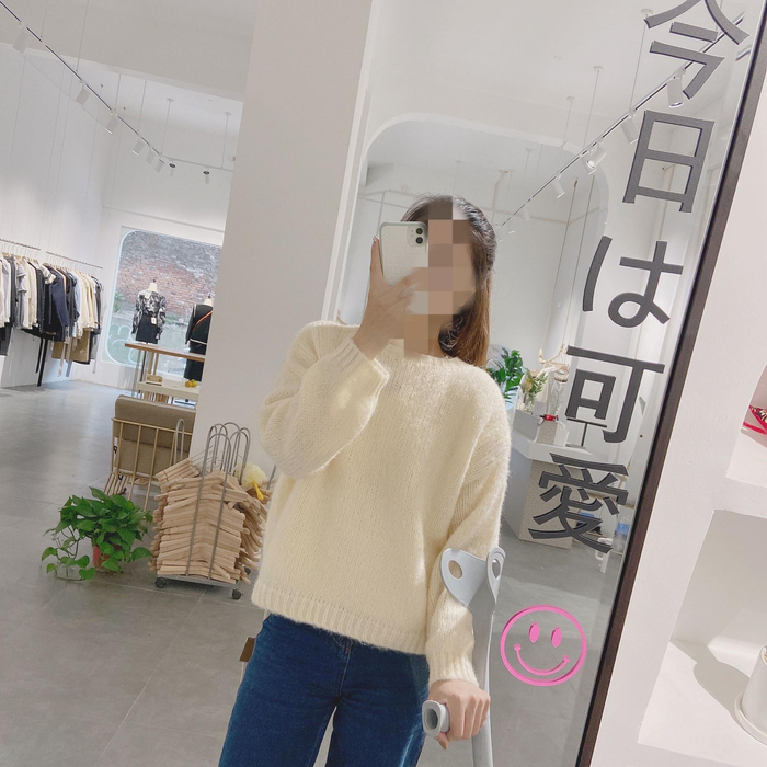  杨宁的身体还在康复中，目前靠拄拐。受访者提供