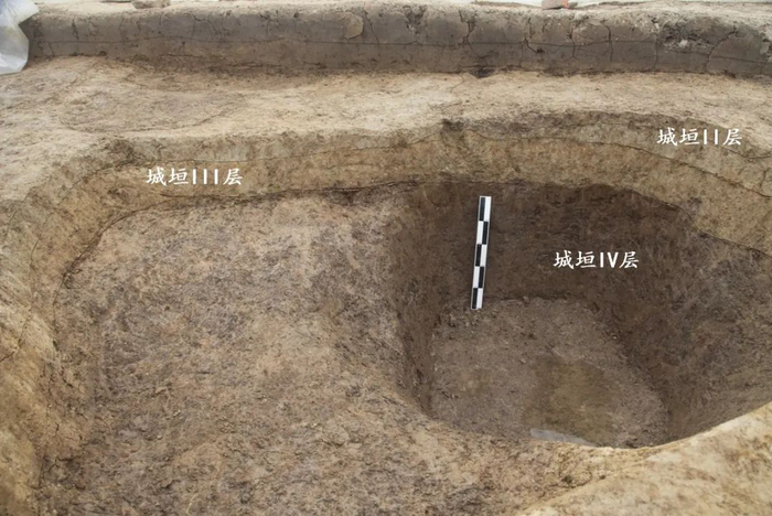 　禹会村龙山文化城址局部堆筑剖面图