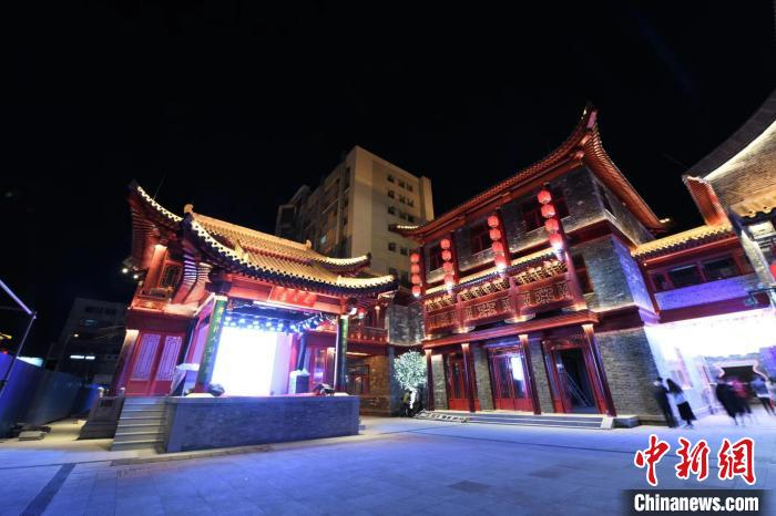 头条胡同里的戏台。沈河区委宣传部供图