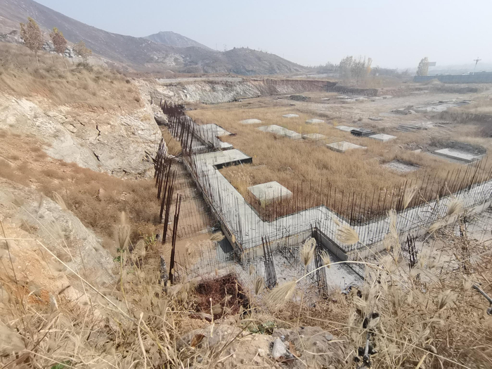 尧山公园项目，目前只留下烂尾工程。新京报记者 李英强&nbsp; 摄