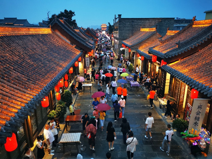 夜幕下的忻州古城。新华网发 张存良 摄