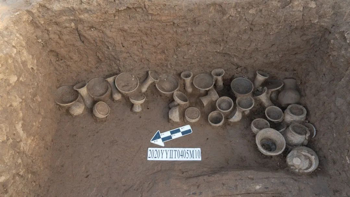 　M10内二层台上随葬器物