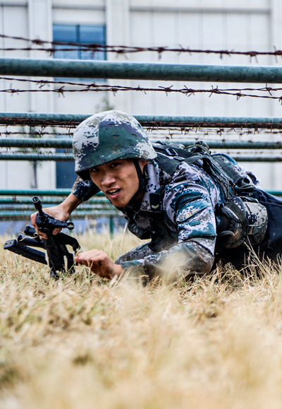     韩博宇进行单兵战术训练。肖艳飞/摄