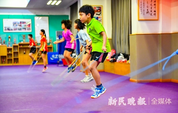 图说：闵鸣跳“双飞”  新民晚报记者 孙中钦 摄（下同）