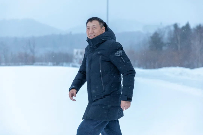 ▲神州数码董事长郭为身穿波司登高端户外系列