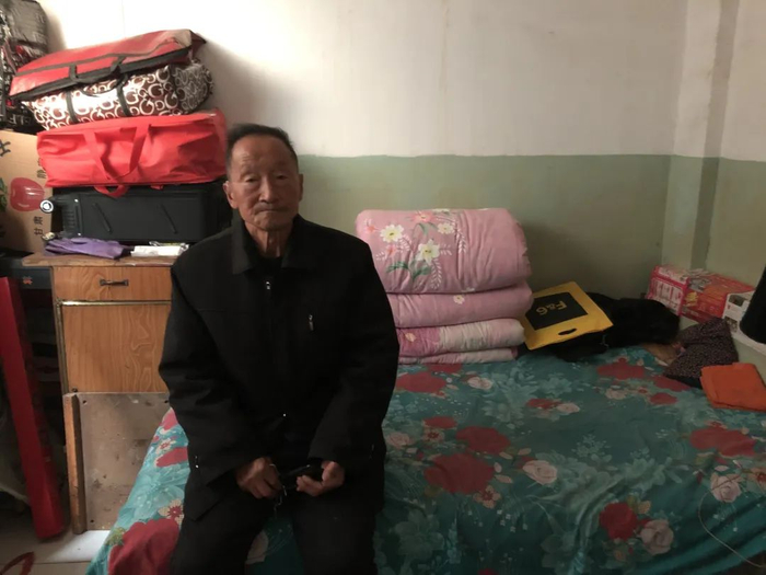 ▲党锁锁在出租屋。新京报记者 曾金秋 摄