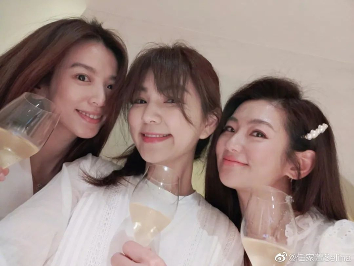 ▲S.H.E三个人私下经常聚会。