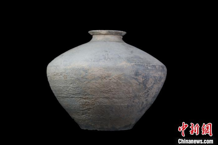 “新亭”陶缶。陕西省考古研究院