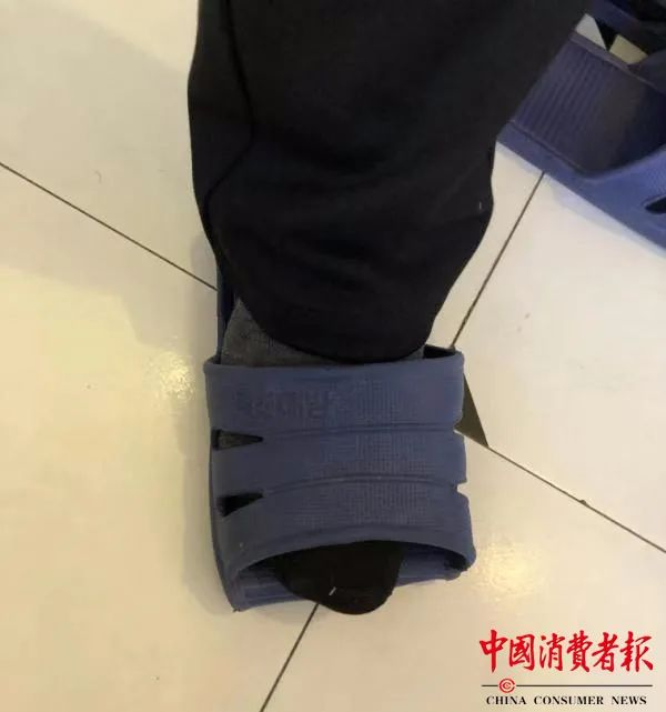 ▲拖鞋号码大不合脚