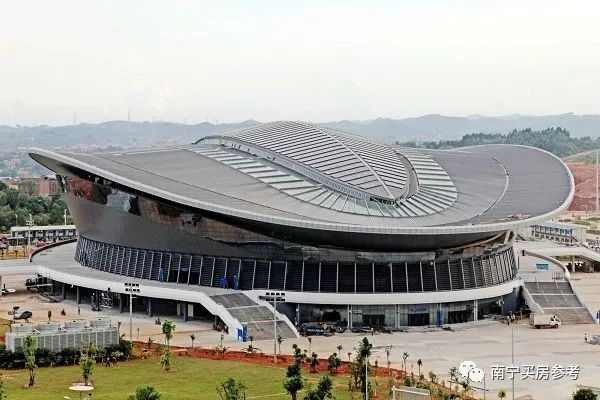 ▲2010年，彼时的五象新区与“新”字更是不着边际，漫天的黄沙整日遮蔽着五象大地。图来源于南宁晚报