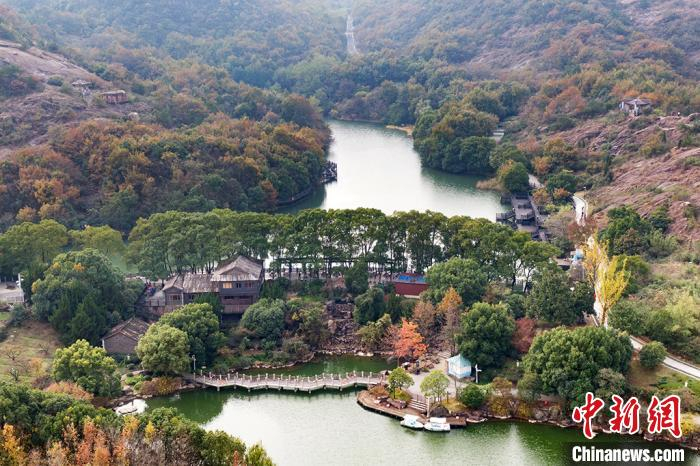 航拍苏州白马涧生态园。　泱波 摄