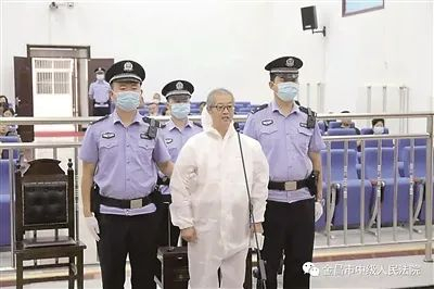 图为甘肃省政协农业和农村工作委员会原副主任杨树军庭审现场。（金昌市中级人民法院 供图）