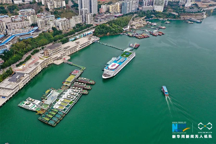 无人机航拍巫山港平湖美景。新华网发（朱云平 摄）
