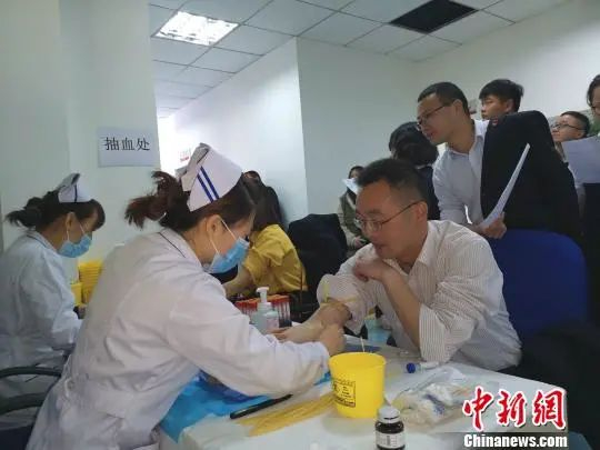 资料图：抽血。赵朗 摄