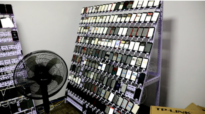 警方查获吴某“薅羊毛”团队作案手机（图片来源：@浙江公安）