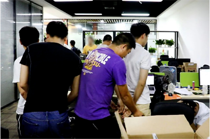 警方控制涉案人员（图片来源：@浙江公安）