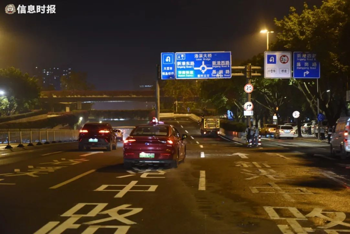 第一辆车驶上立交桥第三层。 信息时报记者 陈引 摄