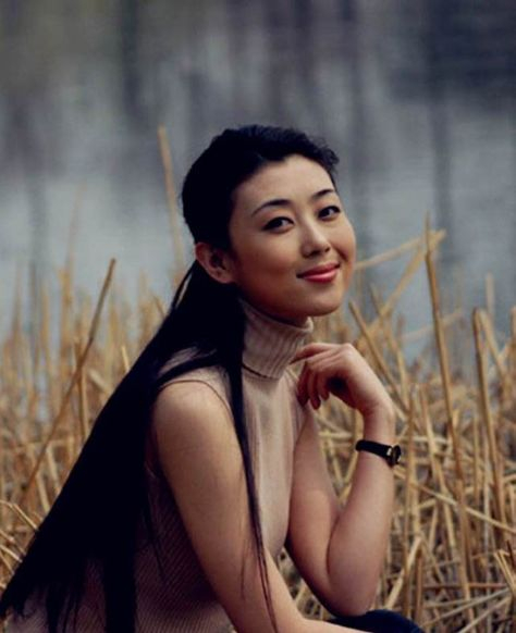 海峡两岸女神李红,嫁豪门生变故与丈夫共患难,消失一个月去哪了