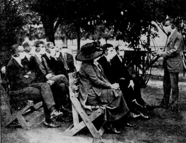 凤凰城某军事后勤会议图景