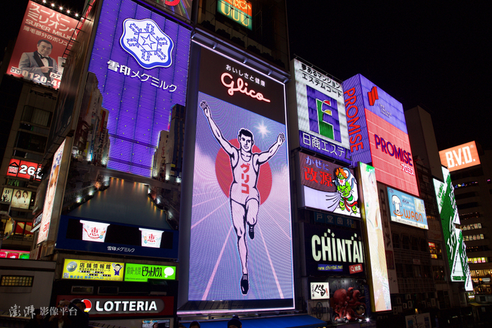 大阪地标性的格力高巨幅广告（图源：澎湃影像平台）