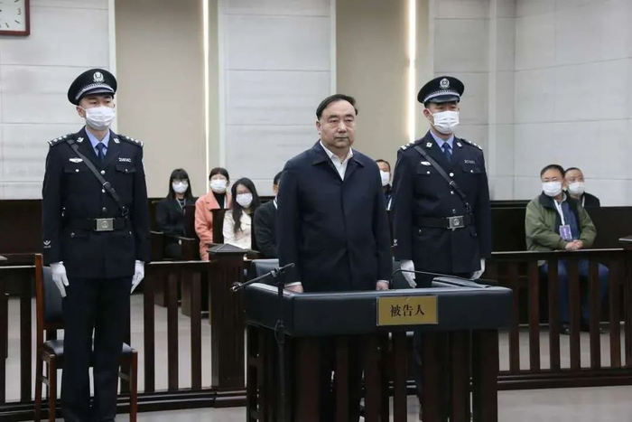  云光中（中）受审
