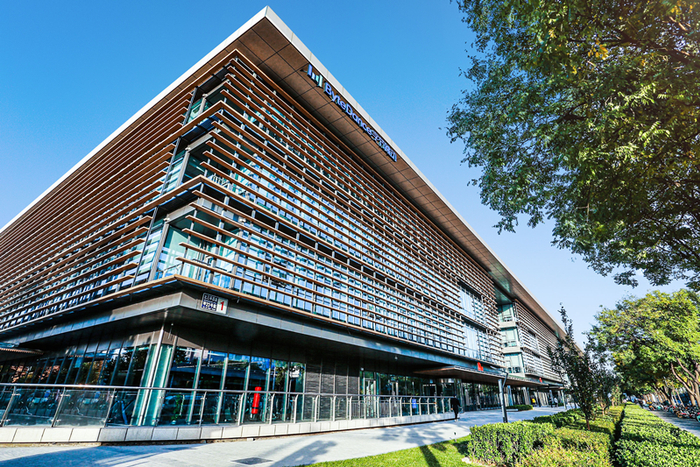 图：方恒时尚中心已经挂上字节跳动的logo