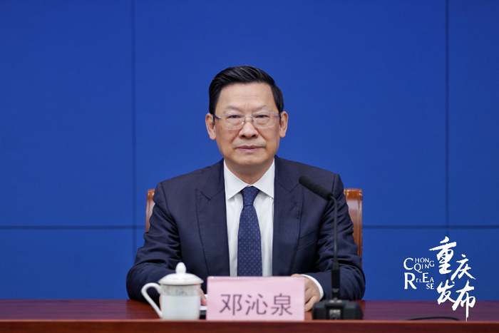 邓沁泉回答记者提问 罗嘉 摄