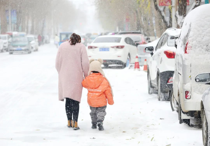 △11月2日，黑龙江黑河迎来降雪天气。