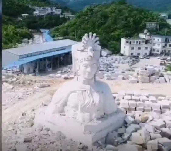 ▲在建的奢香夫人雕像。视频截图