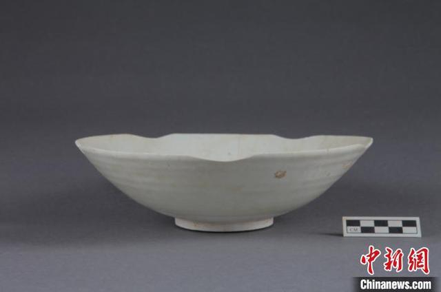 图为考古出土的宋代瓷碗。重庆市文化遗产研究院供图