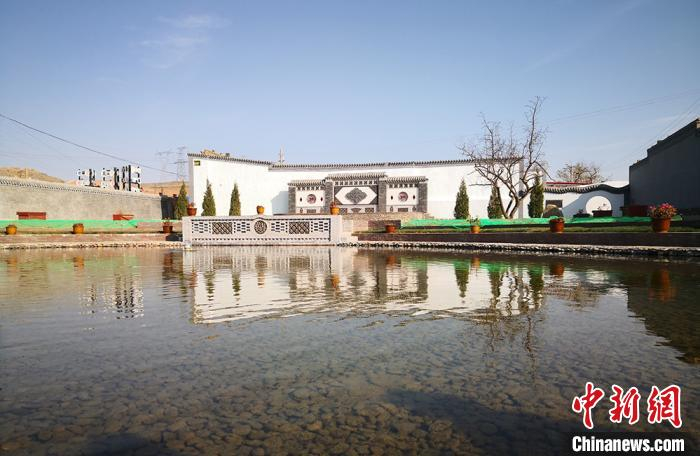 图为响泉村水天一色，秋景宜人。　刘玉桃 摄