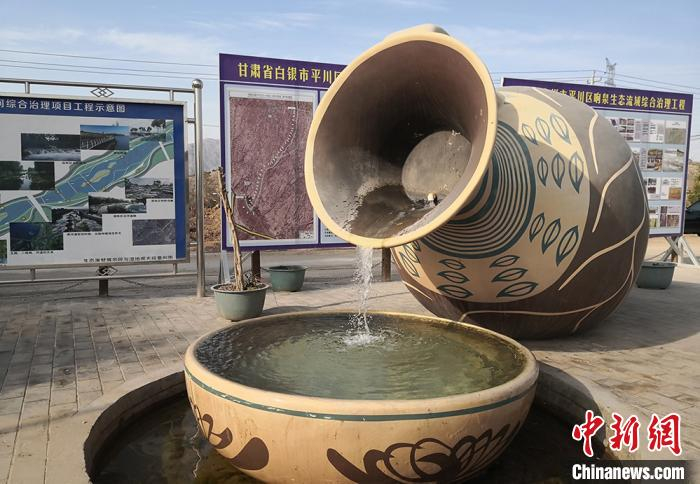 图为响泉村以泉水修建景点。　刘玉桃 摄