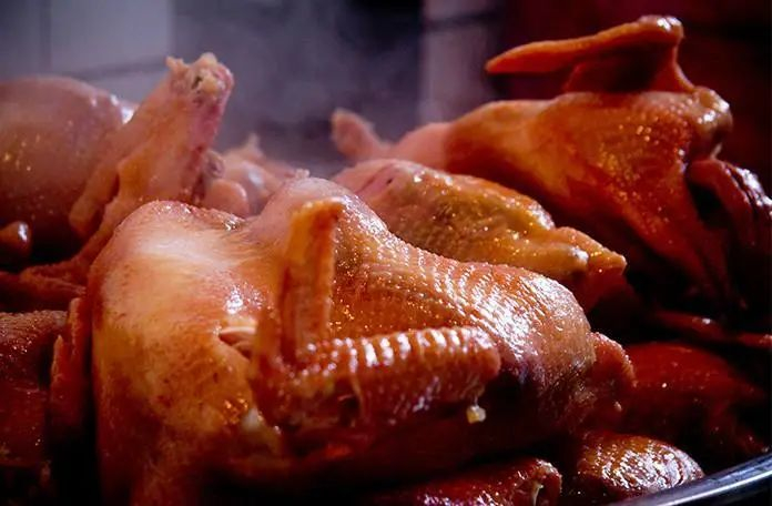 静宁烧鸡让人欲罢不能。  资料图