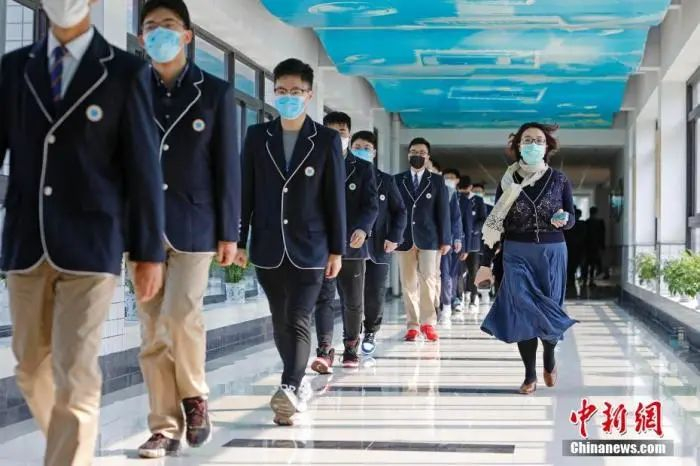 资料图：图为华师大一附中师生。中新社记者 殷立勤 摄