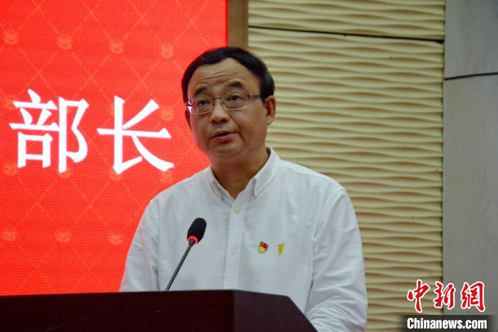 中共龙岩市委常委、宣传部长詹昌建在论坛上致辞。　龚雯 摄