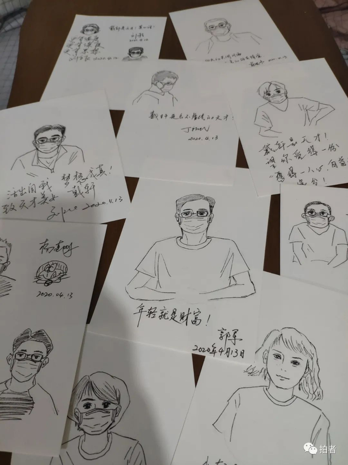 ▲2020年4月中旬，跟随援鄂医疗队回京解除14天隔离后，收到了队里很多医生、护士的寄语。回家后，我把这些珍贵的小卡片都好好地保存了起来。