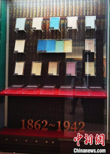 院史馆内展出的百年博济年报 中山大学孙逸仙纪念医院 供图