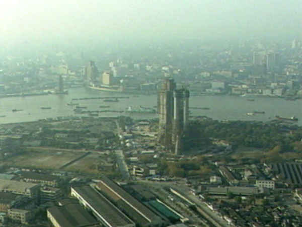 图说：1992年东方明珠及周边。